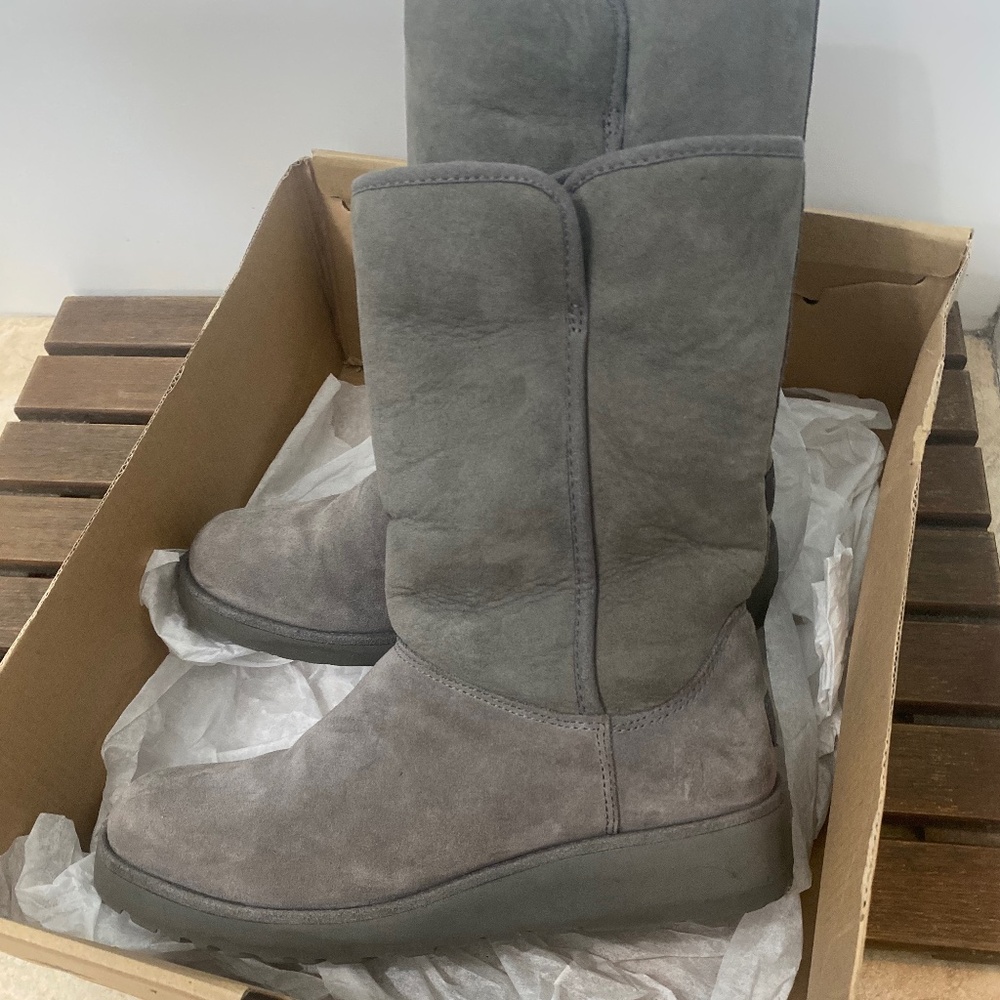 UGG Platform Gray Boots - Picture 4 of 6